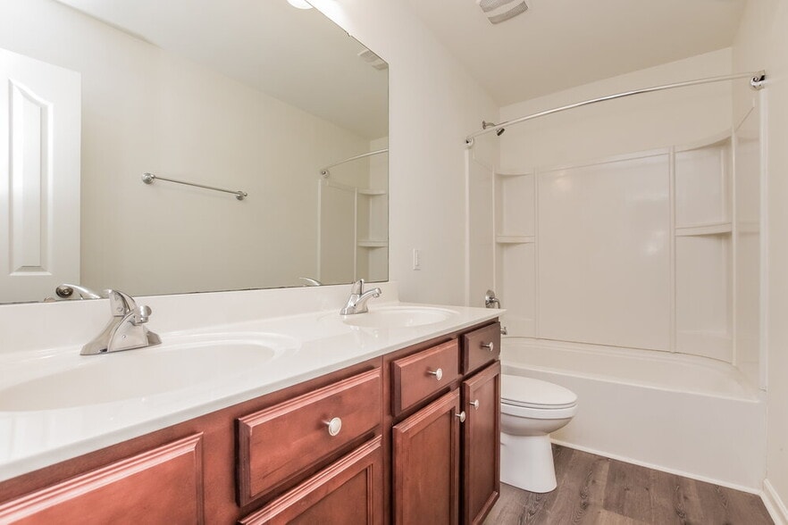 Building Photo - 1536 Eastway Dr