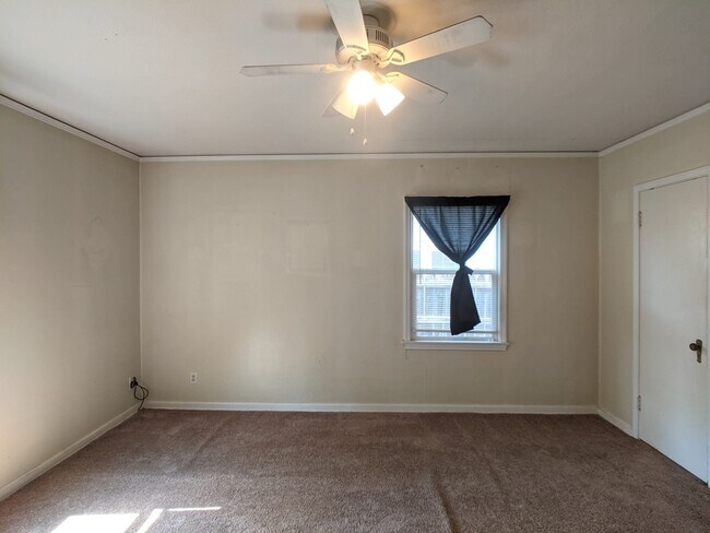 Building Photo - 1428 Axtell St