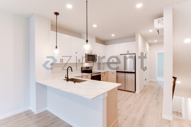 Building Photo - 16723 Alderwood Mall Pkwy