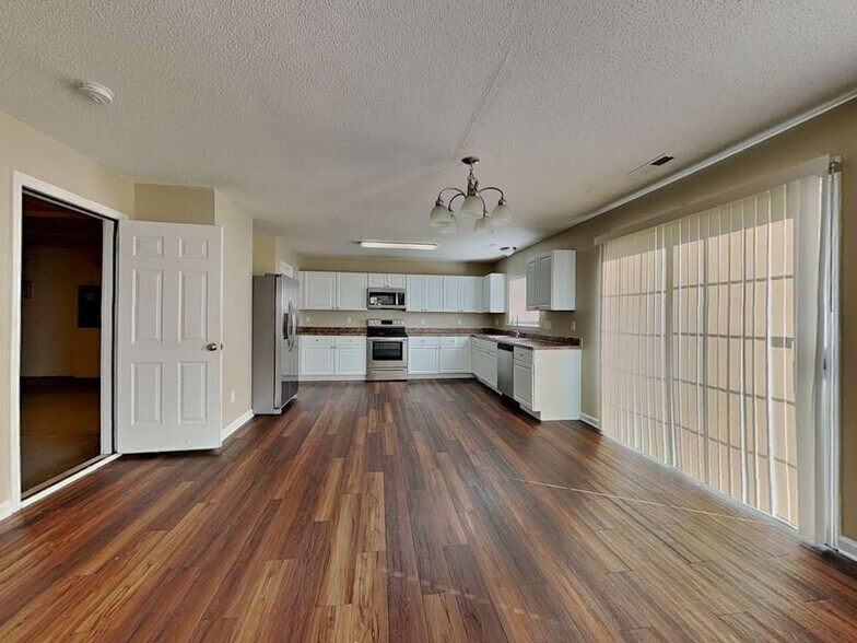 Building Photo - 6114 Mansura Dr