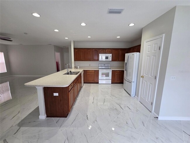 Building Photo - 330 Aldershot Ct