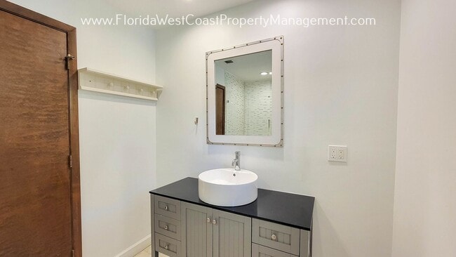 Building Photo - 5428 Beneva Woods Way