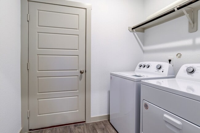 Building Photo - 3012 Gunnersbury Dr