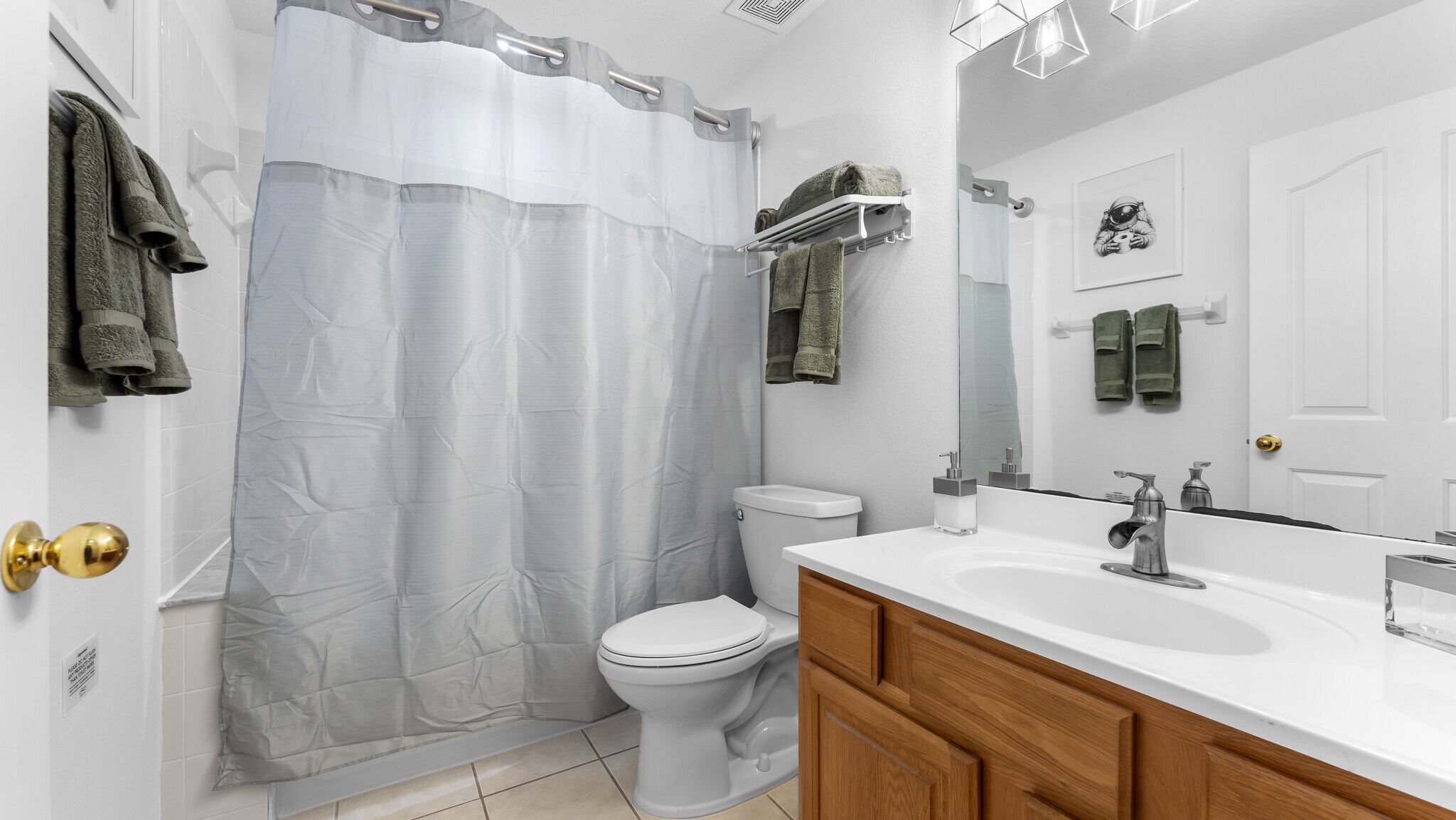 Hall Bath - 612 Oakwood Pl