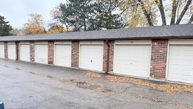 Building Photo - 413 Berkshire Dr