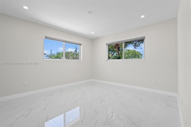 Building Photo - 230 NW 33rd Terrace