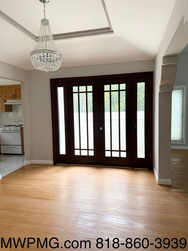 Building Photo - Ideally situated 2-Bed 2-Bath HOME