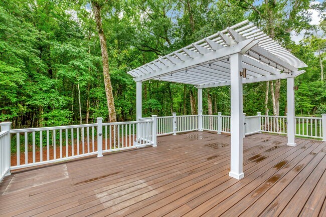 Building Photo - Elevated Home in The Club at Legends Oaks Plantation