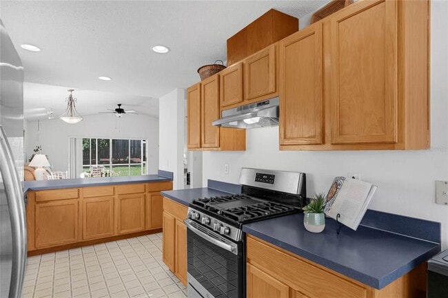 Building Photo - 408 Lake Suzanne Dr