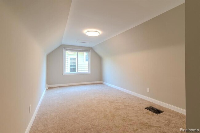 Building Photo - 1517 W Saratoga St