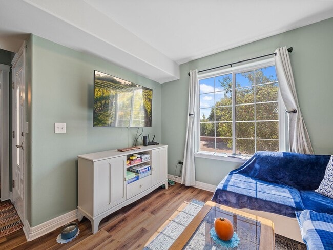 Building Photo - Spacious 3 Bed 2.5 Bath in Cheyenne Availa...