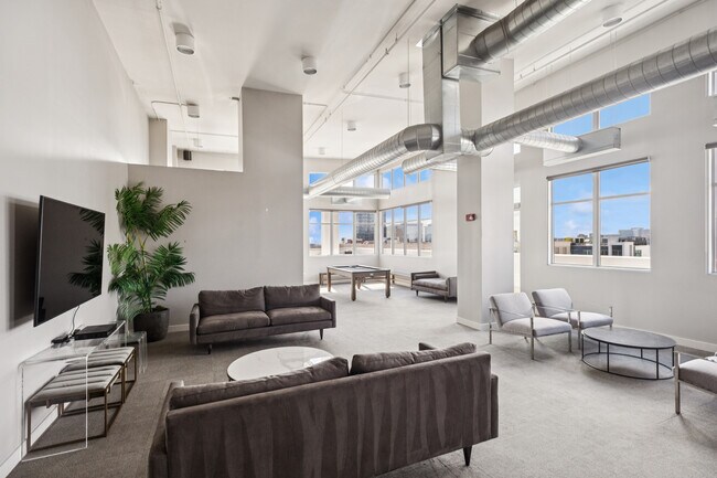 Building Photo - 901 W Madison St