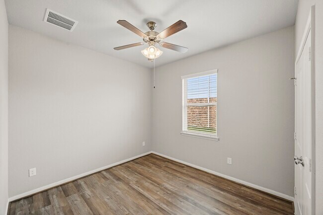 Building Photo - 14739 Sweetwater Dr