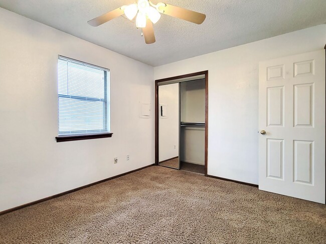 Building Photo - 1805 Sandrock Rd
