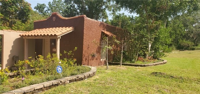 Building Photo - 2650 Lakeview Dr