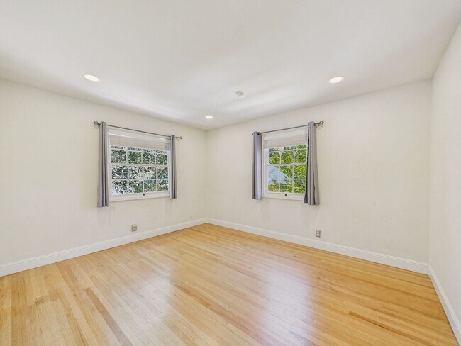 Building Photo - Beautiful serene and private Belmont home