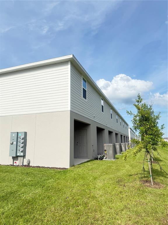 Building Photo - 3065 Skyline Lp