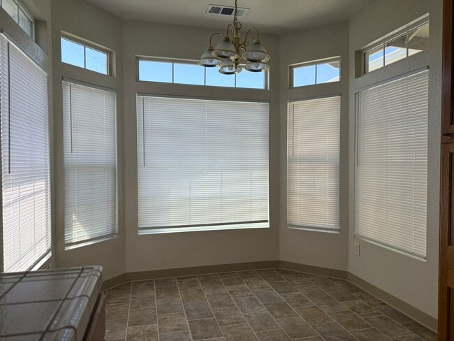 Building Photo - Move in Ready 3/2