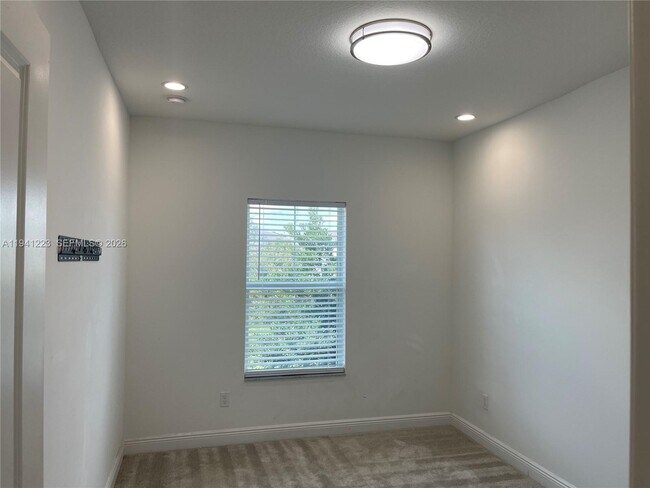 Building Photo - 592 Parsons Wy