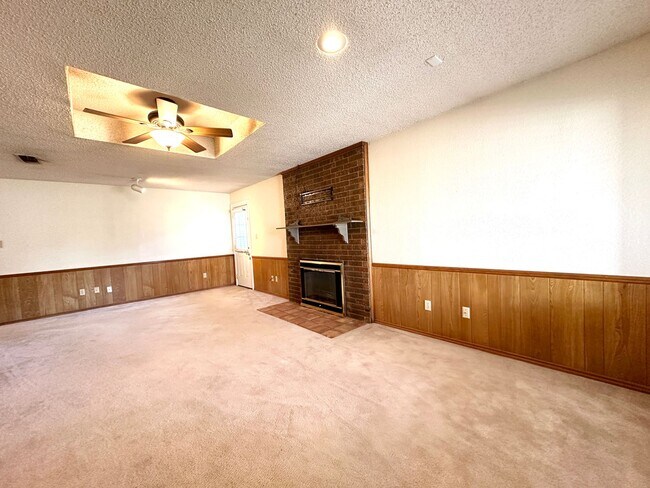 Building Photo - 9716 Orlando Ave