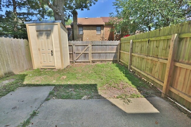 Building Photo - All Brick, End Unit Townhome in Kempsville...