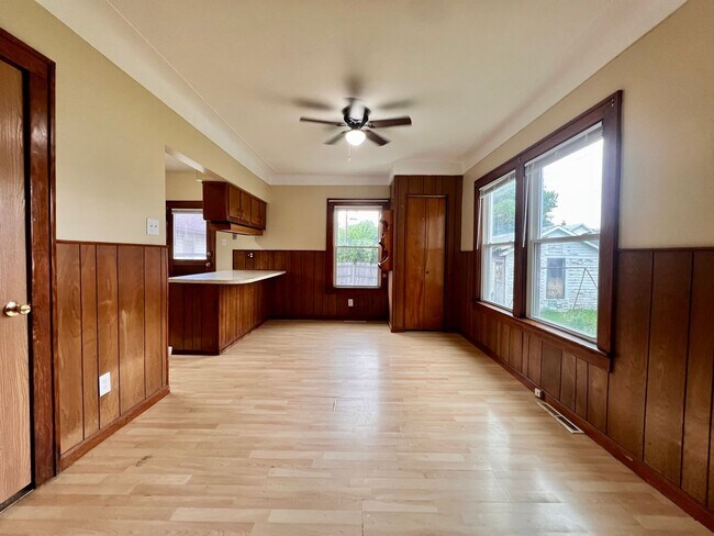 Building Photo - 3 Bedroom House - East Toledo