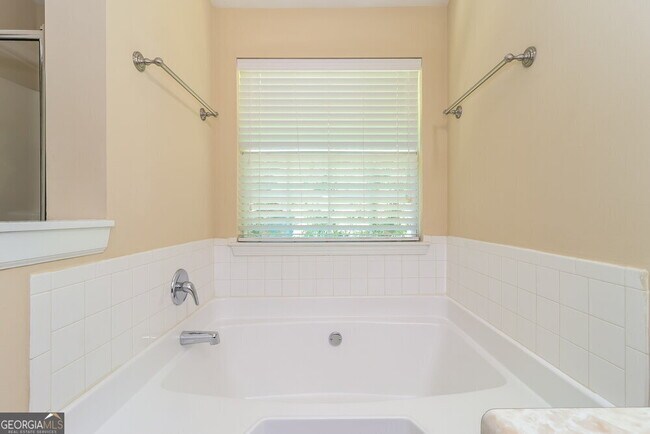 Building Photo - 347 Hidden Creek Ln