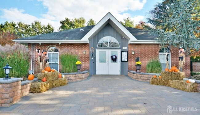 Building Photo - 25 Goodwin Dr