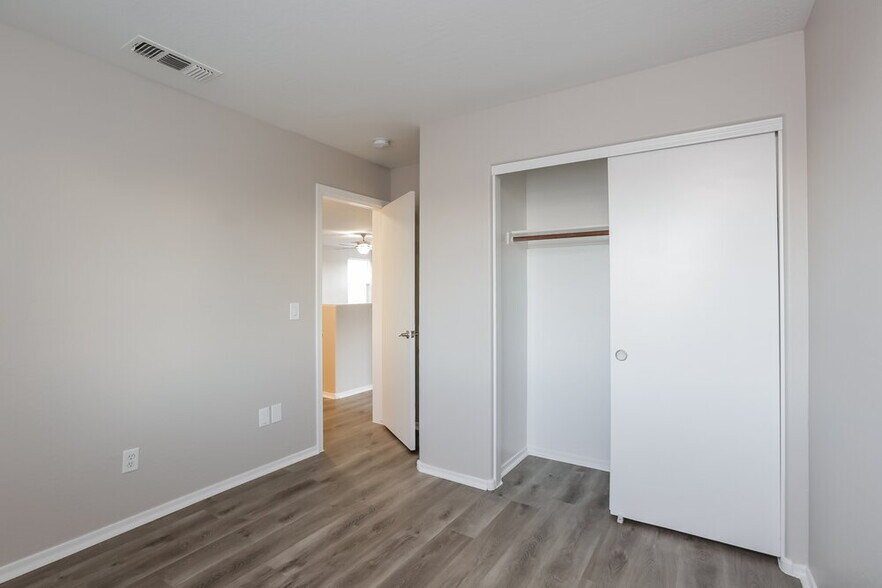 Building Photo - 11845 W Lupine Ave