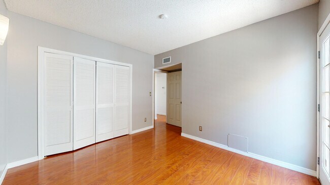 Building Photo - 4842 Excalibur Dr