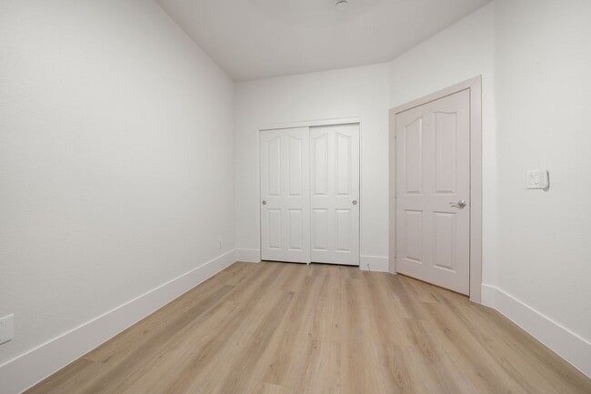 Building Photo - Beautifully Updated 4-Bedroom Home with 3-...