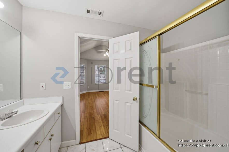 Building Photo - 2236 Raven Cir