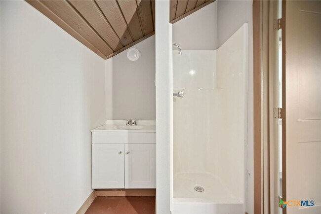 Building Photo - 8 Las Brisas Pl