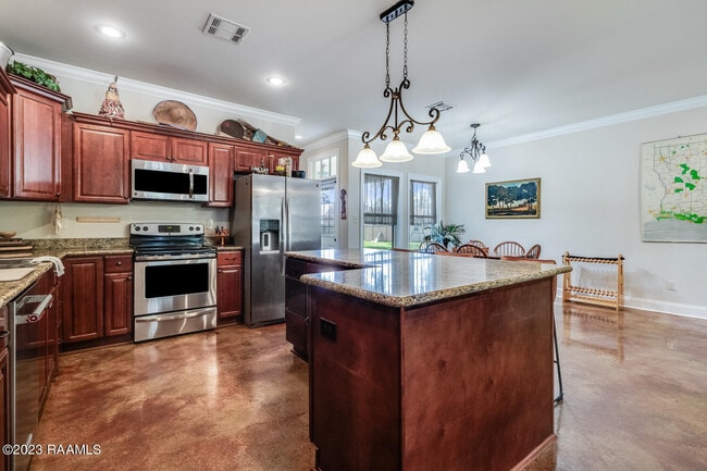 Building Photo - 205 Churchill Dr