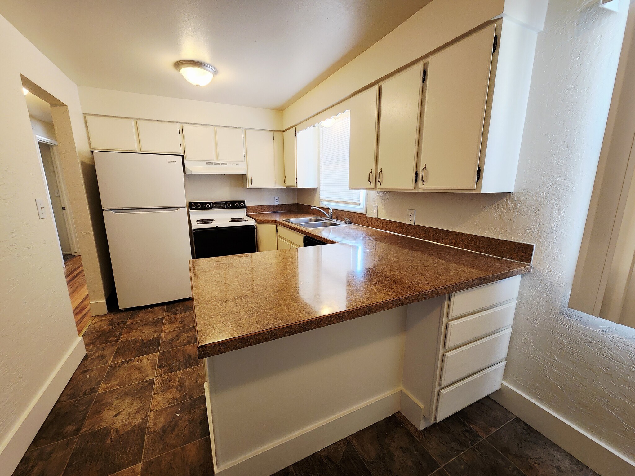 Kitchen - 85 Princeton Ave