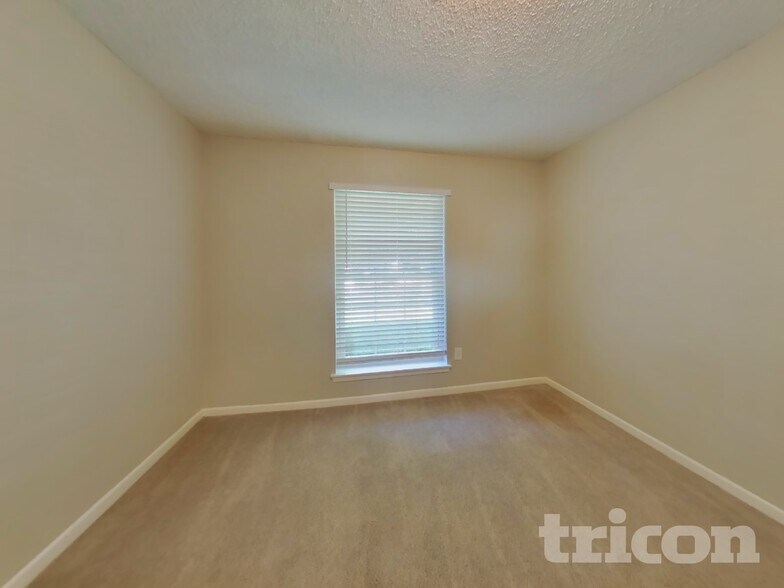 Building Photo - 3434 Deer Valley Dr