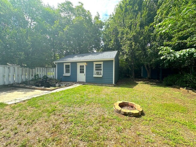 Building Photo - 11824 Larkridge Ct