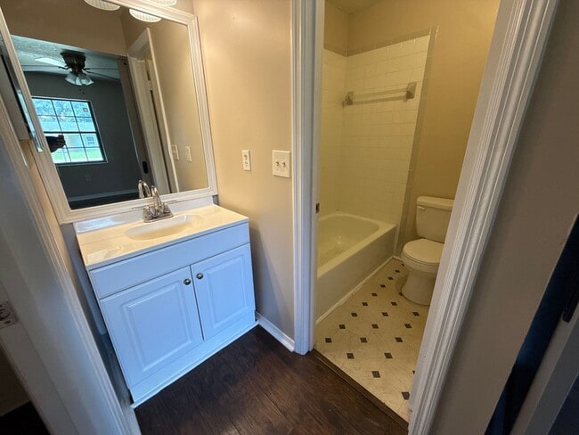 Building Photo - Section 8 Accepted on This home! TEMPROARY...