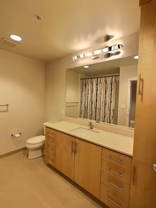 Building Photo - Luxury 1 Bedroom Condo at Axis – with Outd...