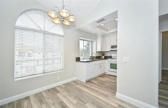 Building Photo - 6 Sandpiper Ln