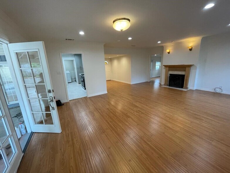 Building Photo - 21122 Avenue San Luis