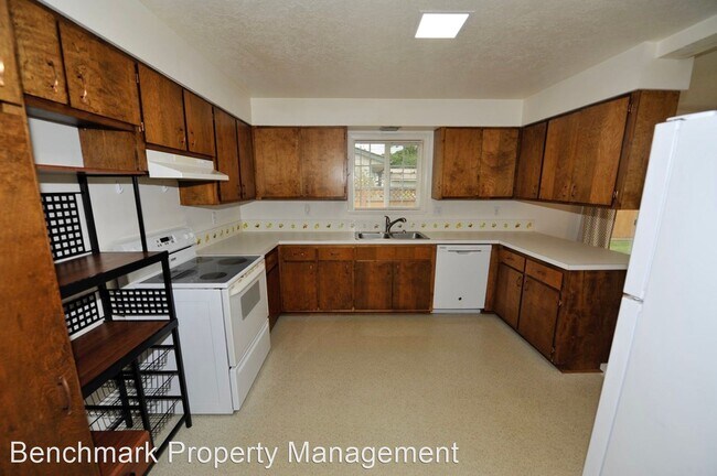 Building Photo - 4 br, 1 bath House - 224 S. 2nd Ave