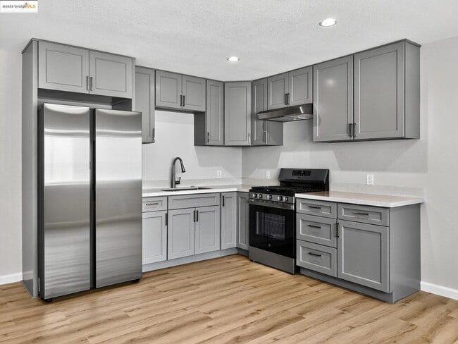 Primary Photo - 408 W 19th St
