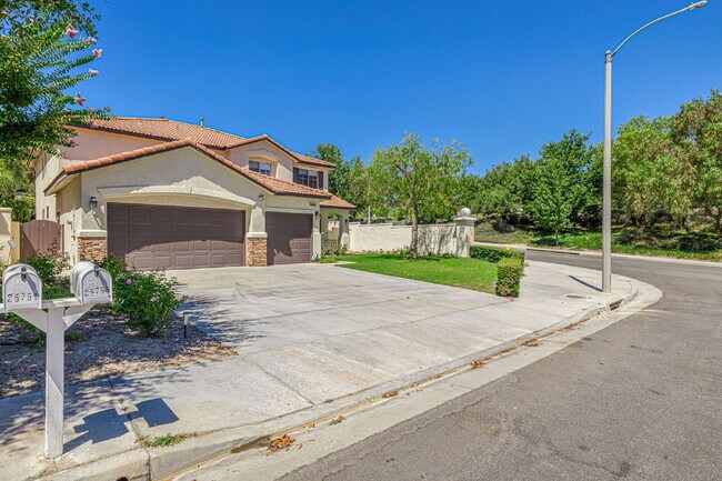 Building Photo - Executive 5-Bedroom Pool Home with Dual Master Suites in Stevenson Ranch