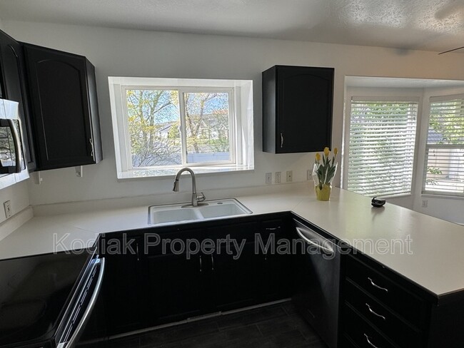Building Photo - 1668 W Rockbridge Dr