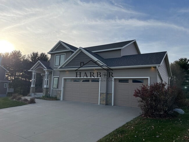 Building Photo - 2049 Kerry Dr NE