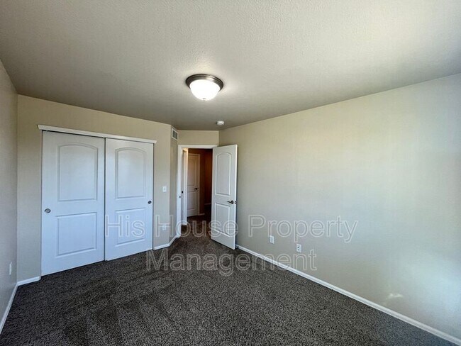 Building Photo - 842 Sunlight Peak Dr