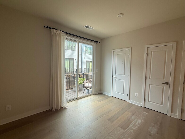 Building Photo - Room in Townhome on Tristram Ln