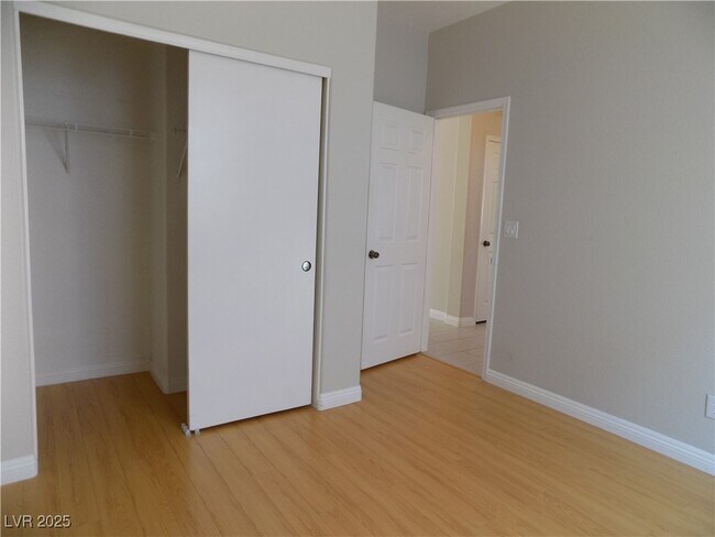 Building Photo - 5536 Spruce Hill Ct