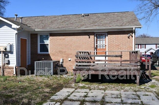 Building Photo - 213 Hunter Dr